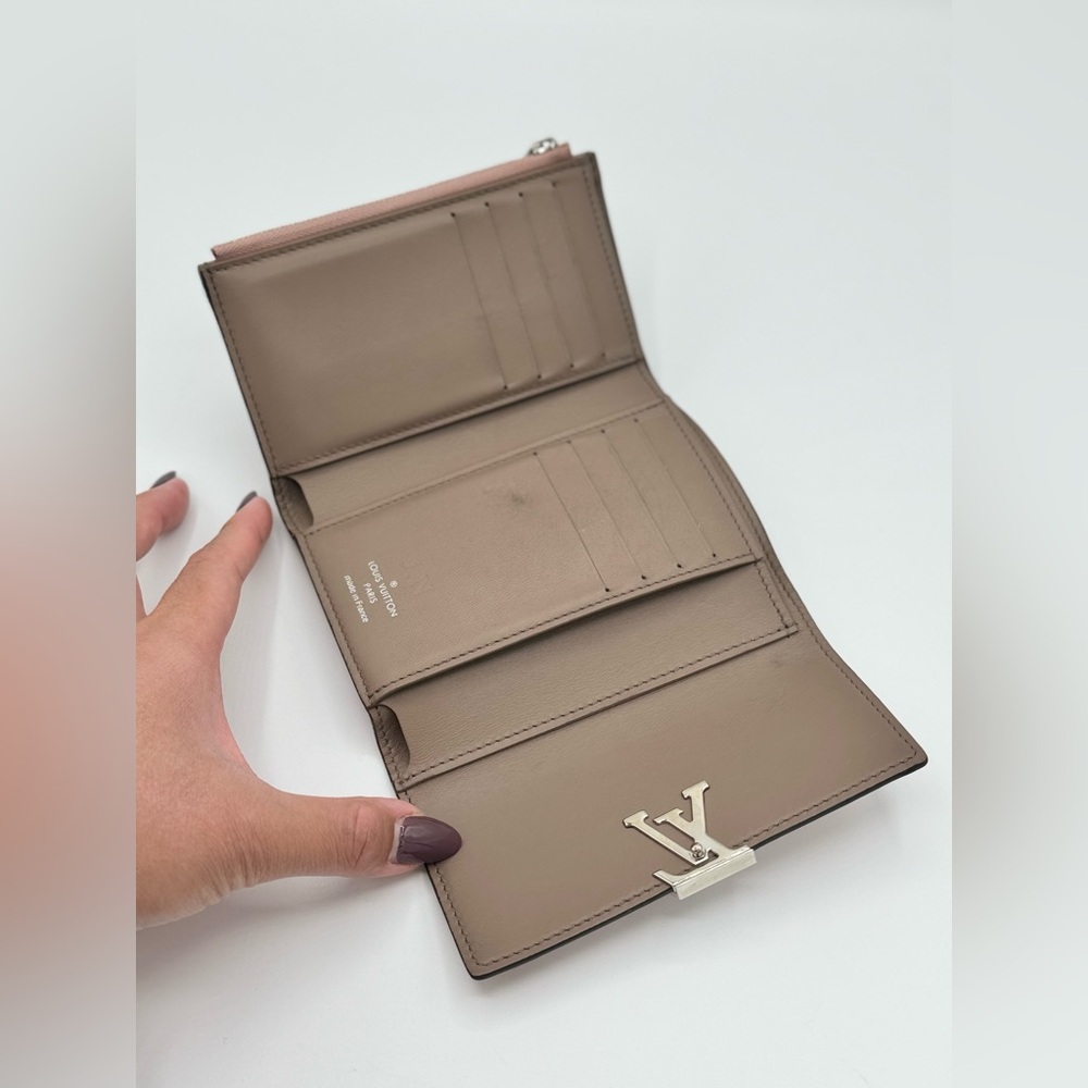 Louis Vuitton Capucines Compact Wallet Magnolia Pink Taurillon Leather LV - Picture 12 of 12